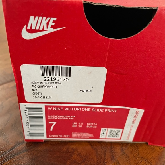 Nike Women’s Slides - Picture 2 of 3